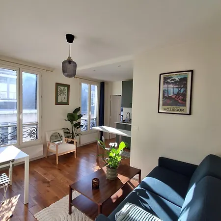 Eiffel Tower Family Apartment