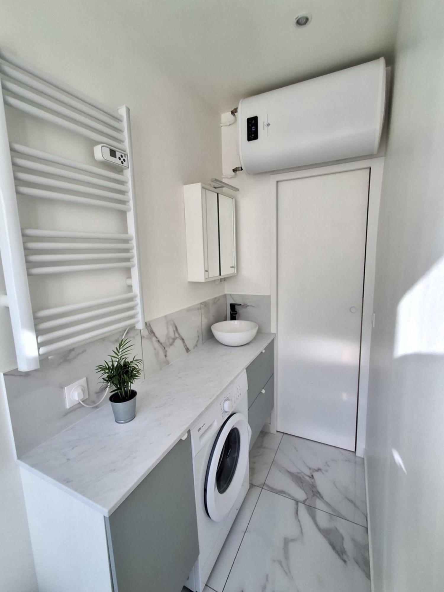 Eiffel Tower Family Apartment